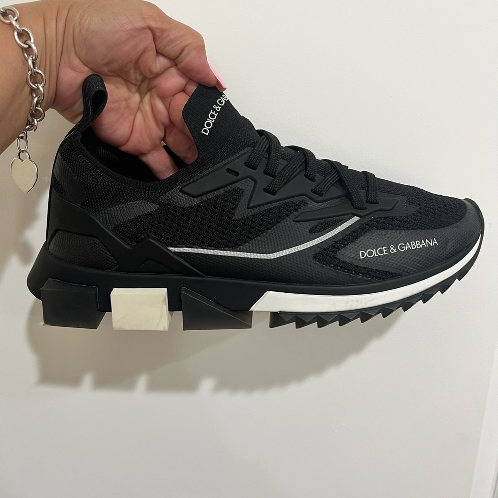 Dolce & Gabbana Black and White Knit Runner Sneakers in excellent condition!😍